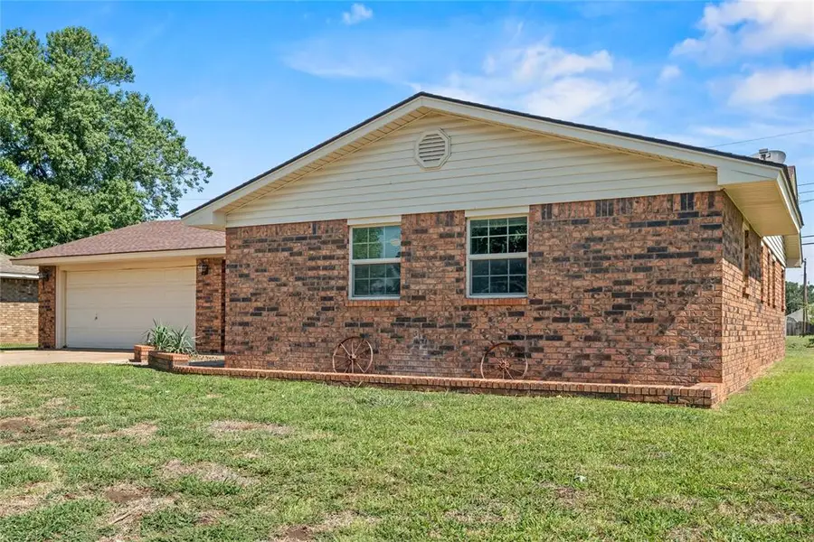537 Sunset Drive, Watonga, OK 73772 - #2