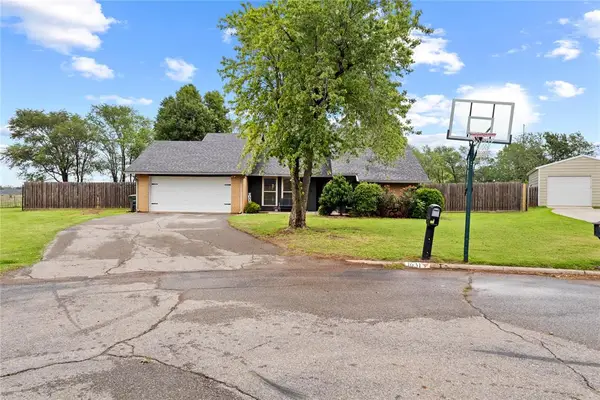 1631 Deputy Drive, Clinton, OK 73601