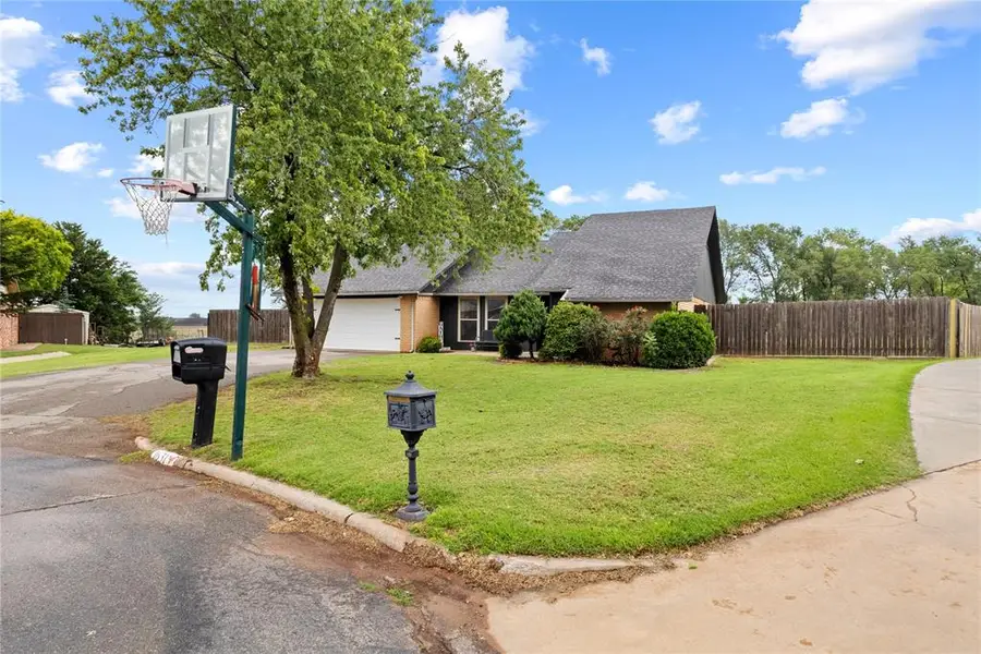 1631 Deputy Drive, Clinton, OK 73601 - #2