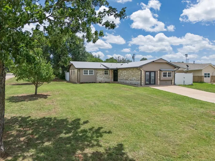 2105 N Tucker Avenue, Shawnee, OK 74804 - #2