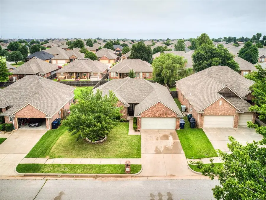 9029 NW 79th Terrace, Yukon, OK 73099 - #2