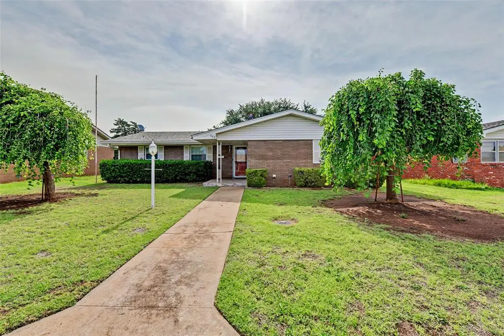 306 Spurlin Drive, Sayre, OK 73662 - #1