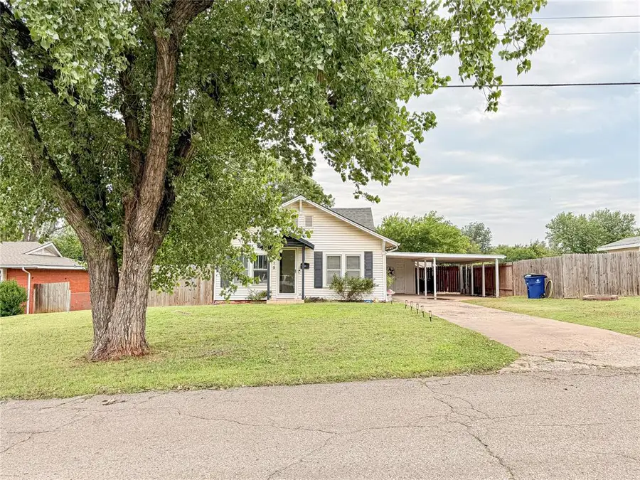 1215 N Walnut Street, Guthrie, OK 73044 - #2