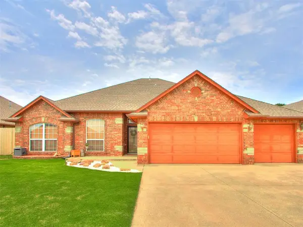 705 N Buckhorn Way Drive, Mustang, OK 73064