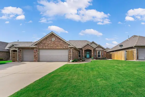 550 W Hunters Court Way, Mustang, OK 73064