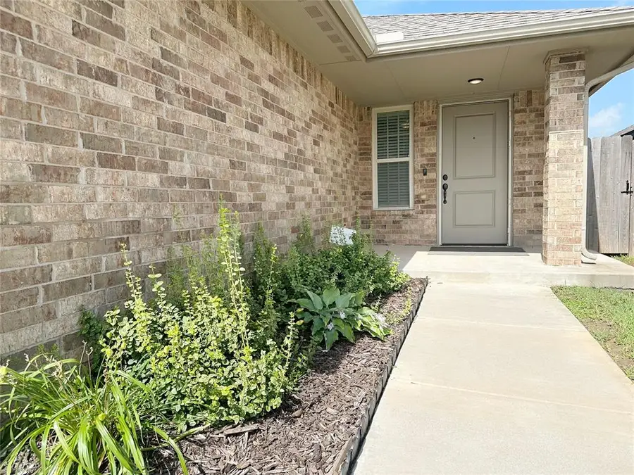 3813 Central Park Drive, Moore, OK 73160 - #3