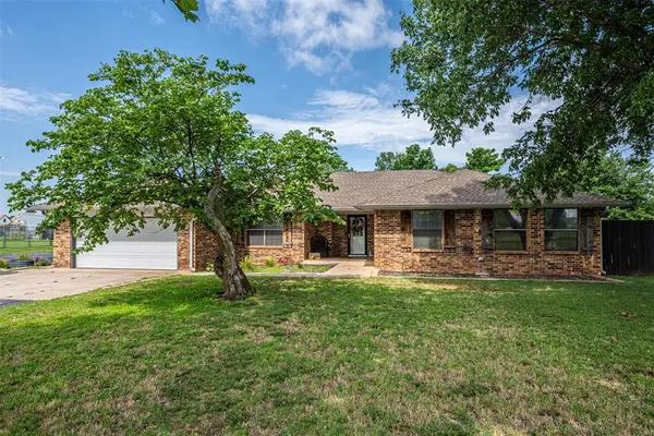 1231 S Chuckwagon Drive, Mustang, OK 73064