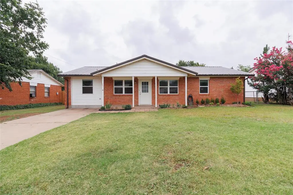 208 Maple Street, Elgin, OK 73538 - #1