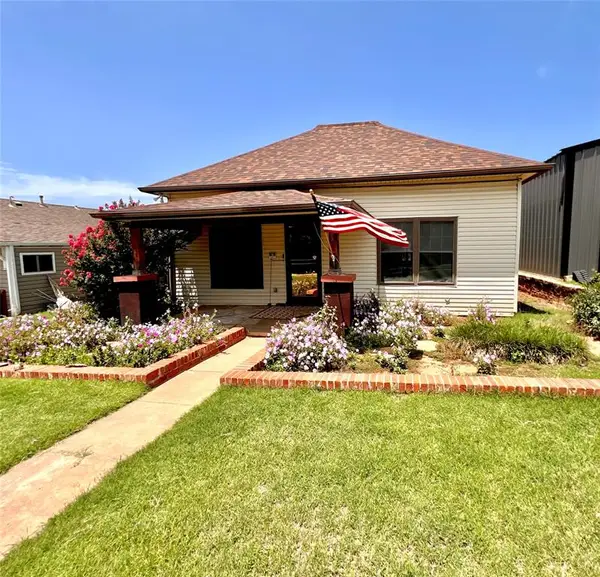 205 E 1st Street, Carnegie, OK 73015