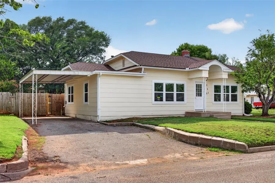 321 N Howard Street, Elk City, OK 73644 - #2