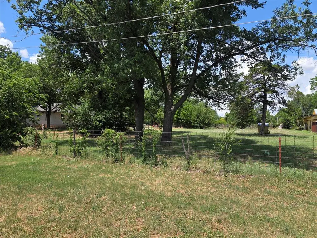 925 W Illinois Avenue, Chickasha, OK 73018 - #1