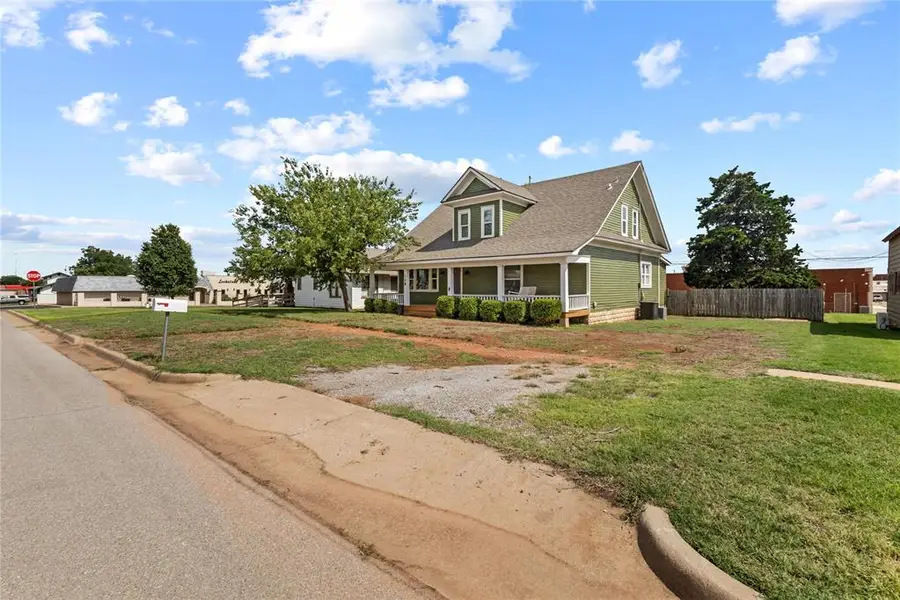 108 W Tom Stafford Street, Weatherford, OK 73096 - #2