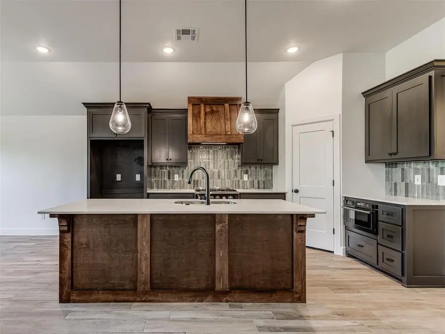 12501 Dolche Vita Drive, Yukon, OK 73099 - #3