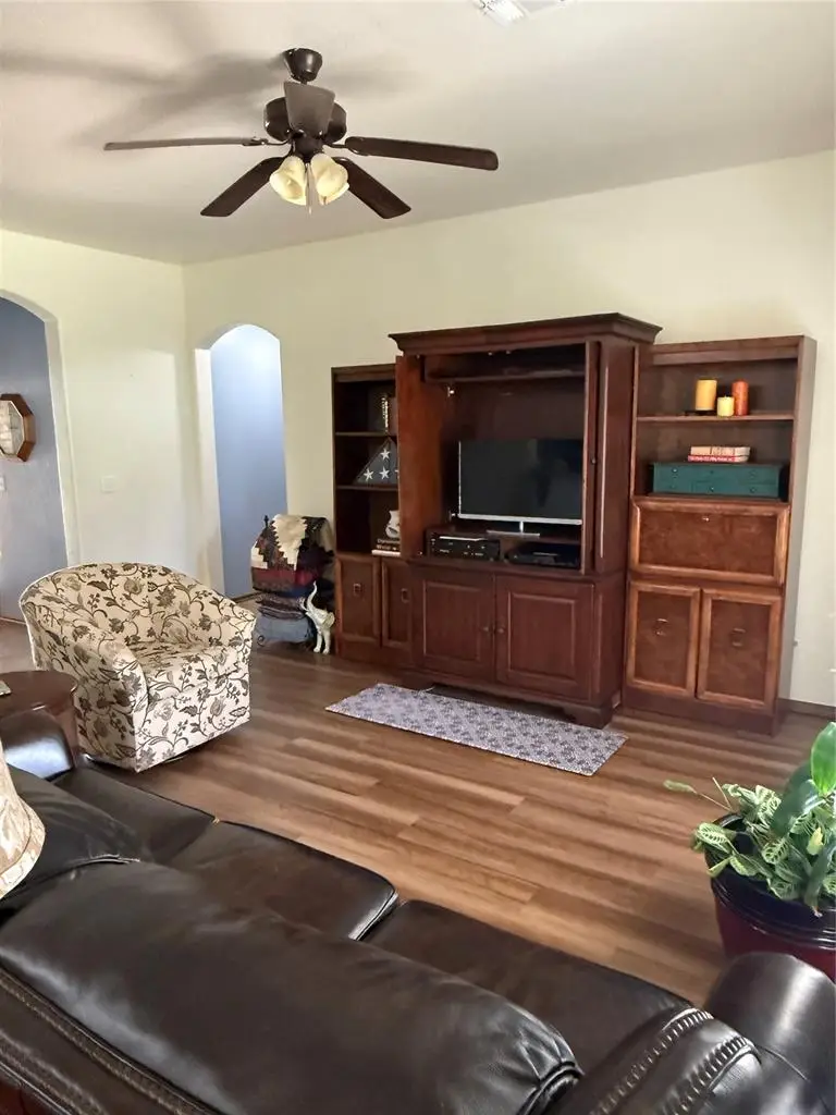 215 S Marion Avenue, Hinton, OK 73047 - #2