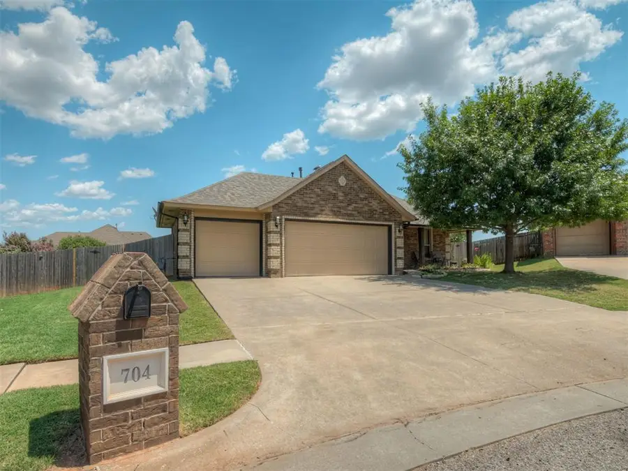 704 Tall Grass Drive, Yukon, OK 73099 - #2