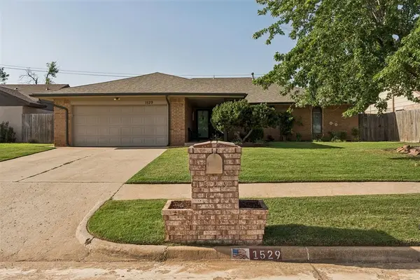 1529 Kingsgate Road, Oklahoma City, OK 73159