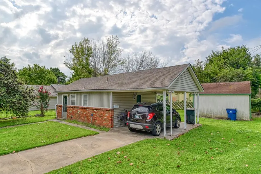913 W Virginia Avenue, Chickasha, OK 73018 - #2