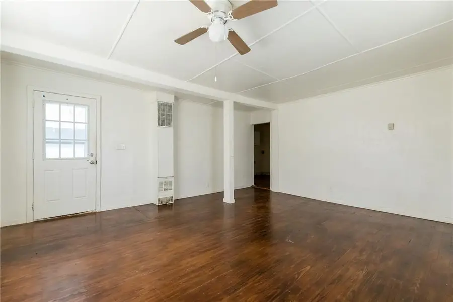1204 W B Avenue, Elk City, OK 73644 - #3