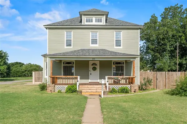 301 N Wikoff Avenue, Watonga, OK 73772