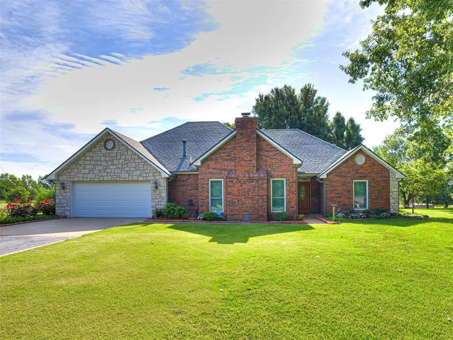 517 S 10th Avenue, Stroud, OK 74079 - #3