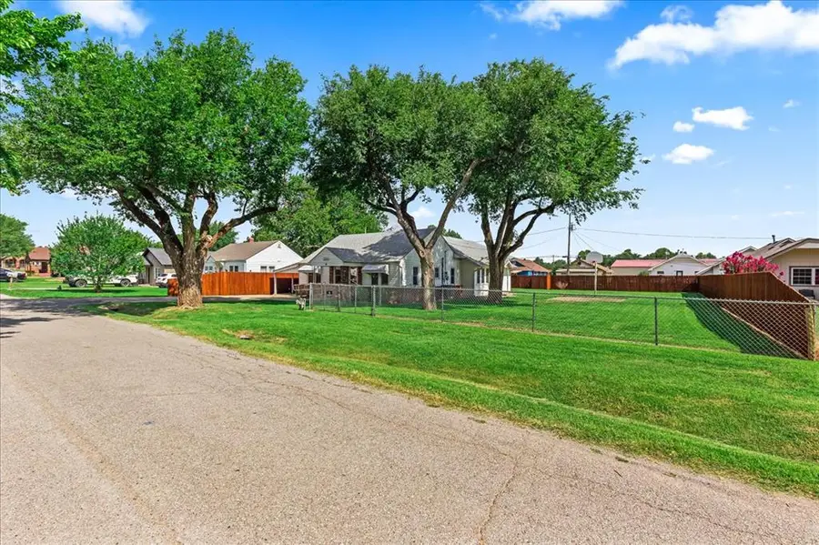 1210 W London Street, El Reno, OK 73036 - #3