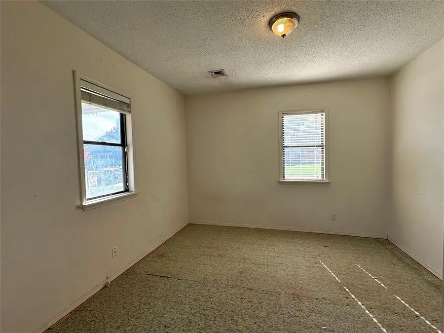 321 W 1st Street, Elk City, OK 73644 - #2