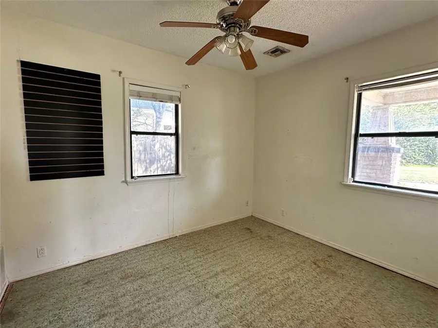 321 W 1st Street, Elk City, OK 73644 - #3