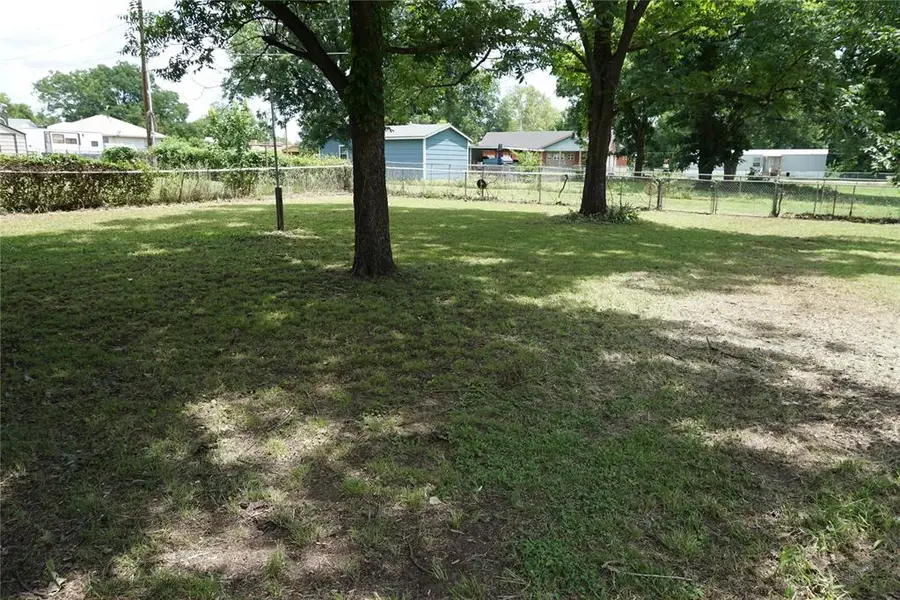 806 S 2nd Street, Davis, OK 73030 - #3