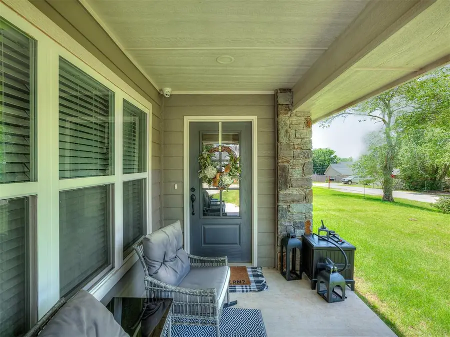 402 S Van Buren Avenue, Blanchard, OK 73010 - #3