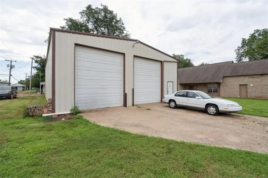 610 W Choctaw Street, Lindsay, OK 73052 - #2
