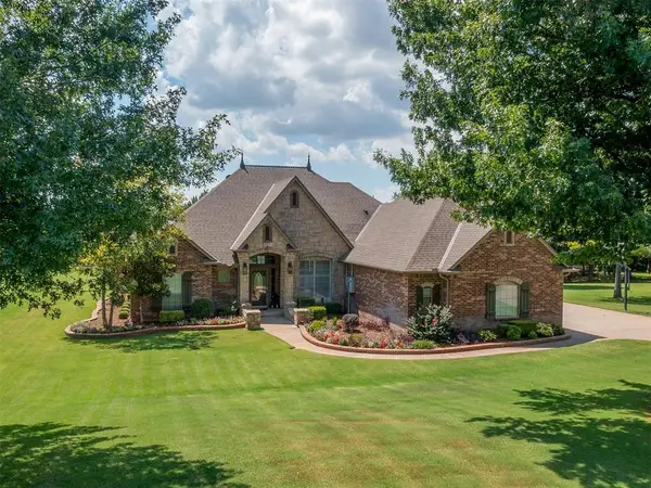 205 Alyssa Lane, Moore, OK 73160