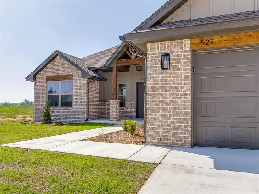 621 Trails End Drive, Shawnee, OK 74804 - #2