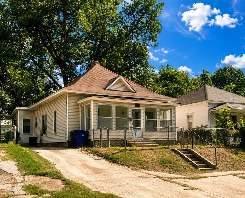 1112 W Dakota Avenue, Chickasha, OK 73018 - #1