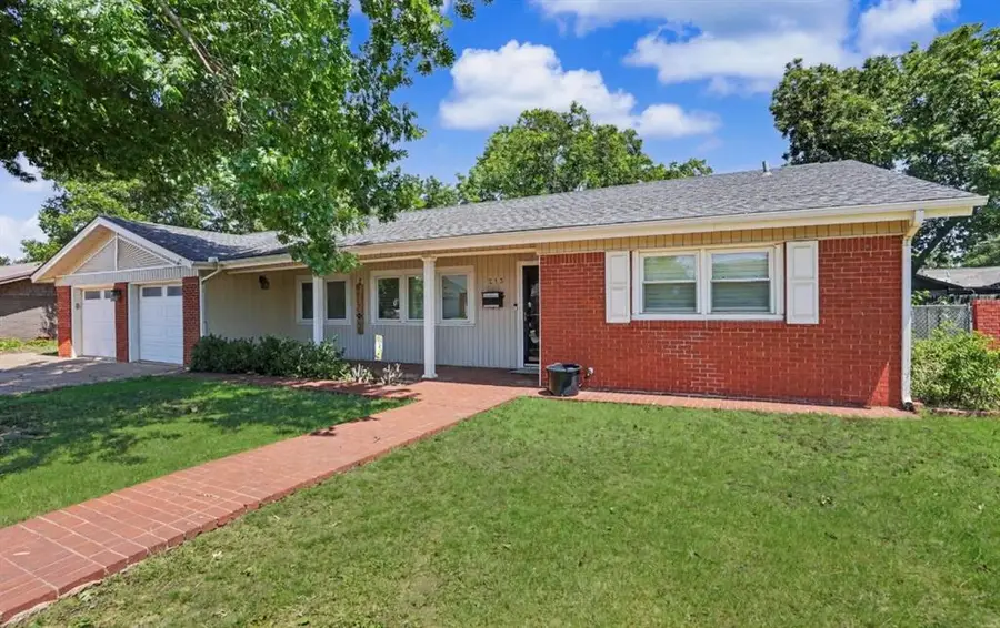 213 S Mockingbird Drive, Altus, OK 73521 - #3