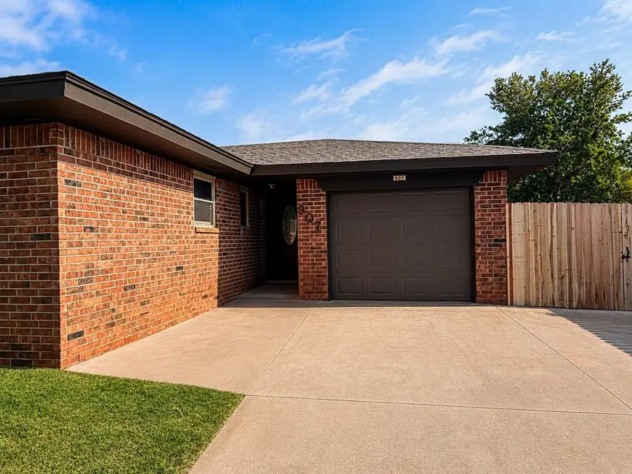 907 W Daniel Street, Weatherford, OK 73096 - #2