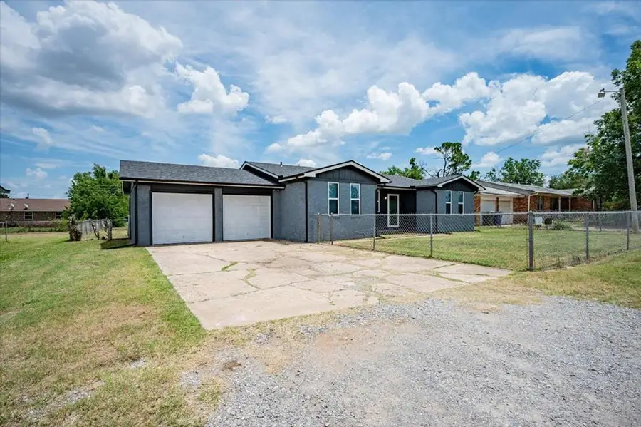 119 Windsor Road, Chickasha, OK 73018 - #2