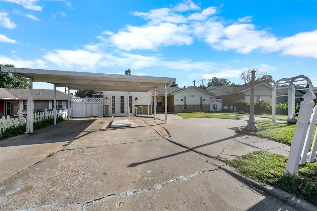 812 E Georgia Street, Shawnee, OK 74804 - #1
