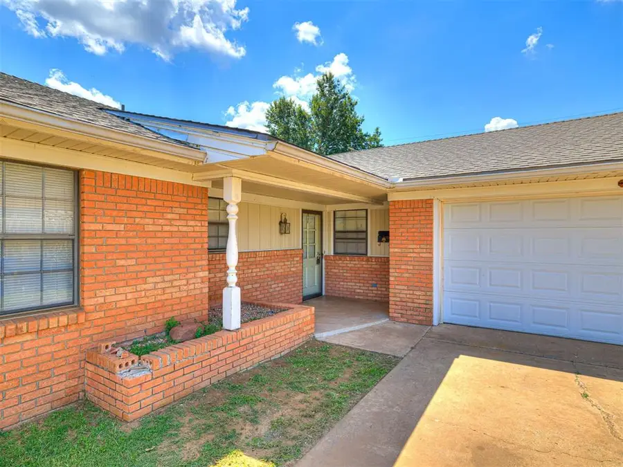 1309 W Mississippi Avenue, Chickasha, OK 73018 - #2