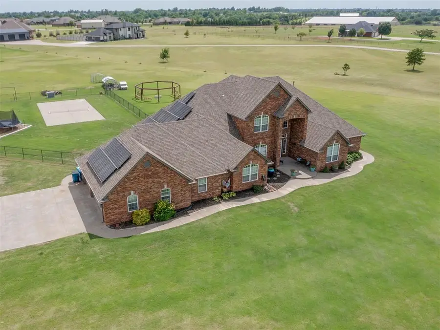 921 Hannah Dr, Tuttle, OK 73089 - #2