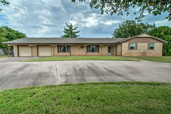 614 S Lakehoma Place Drive, Mustang, OK 73064
