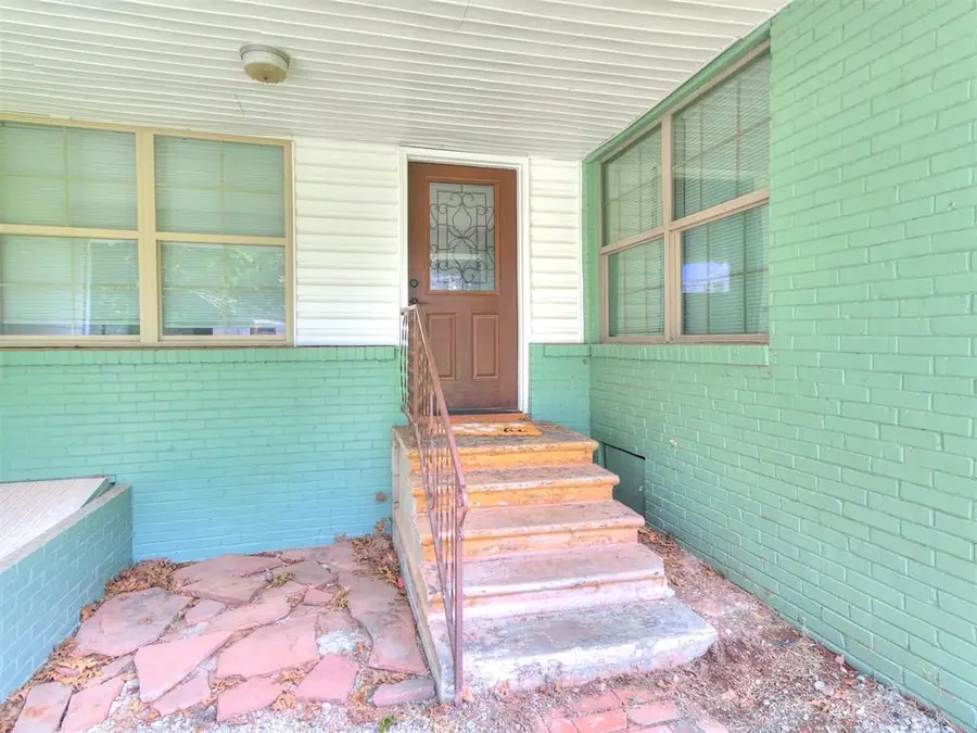 1702 N Market Avenue, Shawnee, OK 74804 - #2