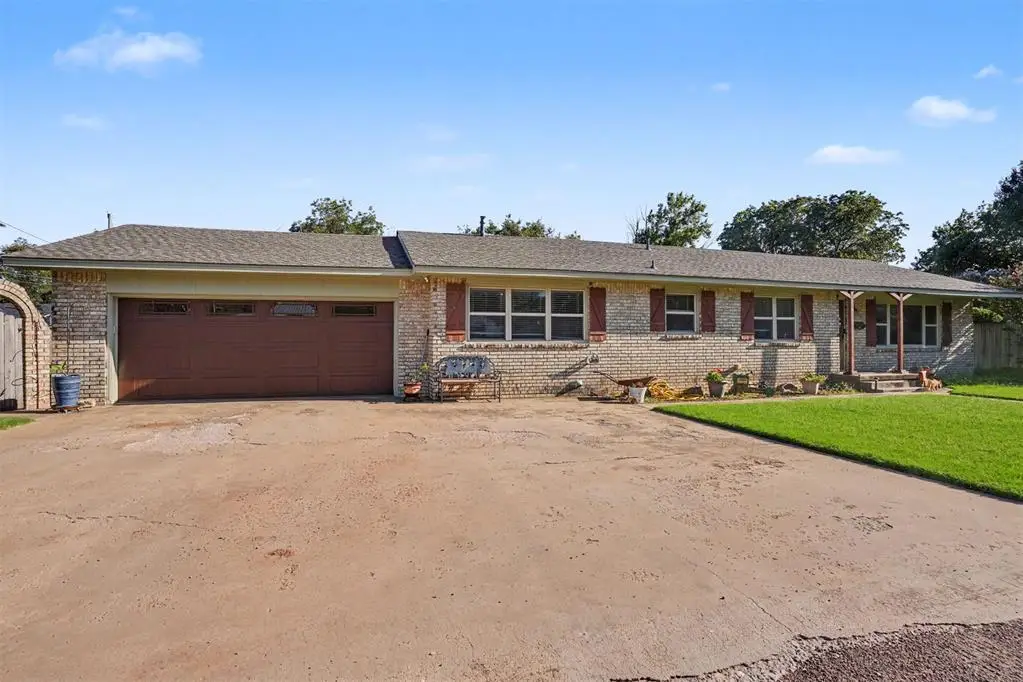 116 W Jackson Street, Mangum, OK 73554 - #1