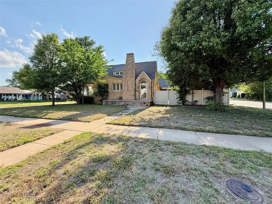 623 N Noble Avenue, Watonga, OK 73772 - #2