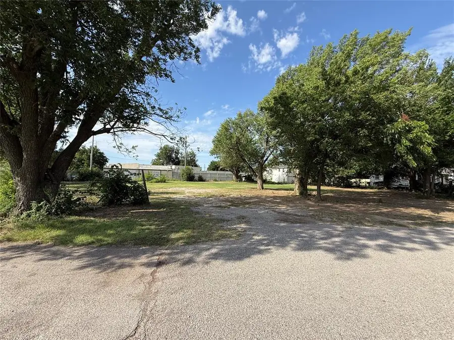 607 W London Street, El Reno, OK 73036 - #2