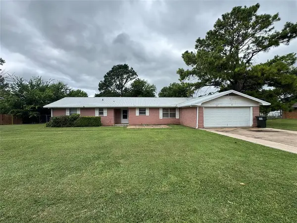 106 Hazelwood Street, Davis, OK 73030