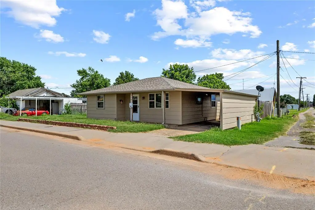 516 E Huber Avenue, Weatherford, OK 73096 - #1