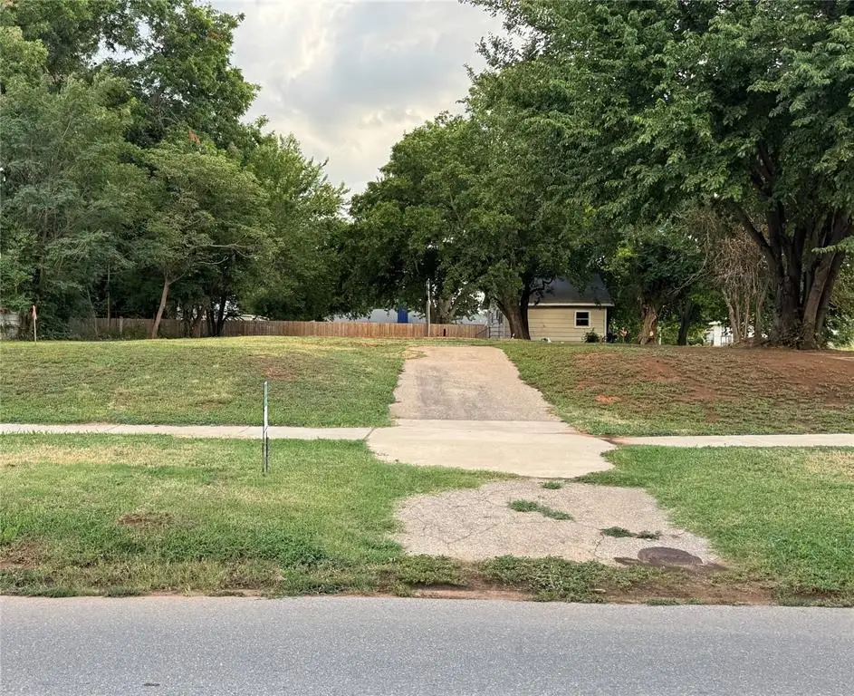 904 S 1st Street, Chickasha, OK 73018 - #1
