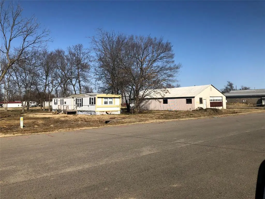 105 E Muskogee Avenue, Porum, OK 74455 - #1