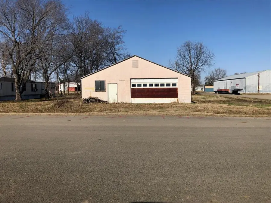 105 E Muskogee Avenue, Porum, OK 74455 - #3