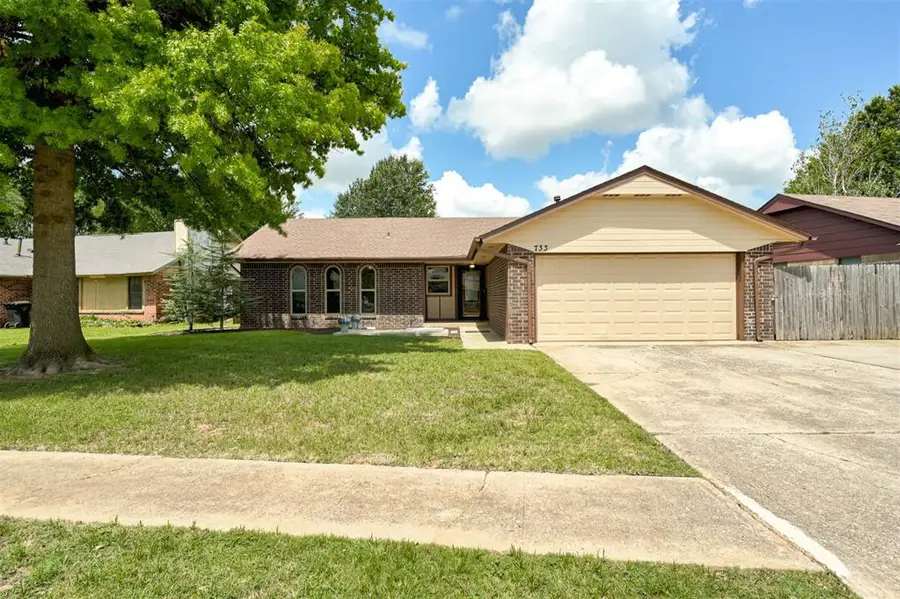 733 N Robinson Avenue, Moore, OK 73170 - #2